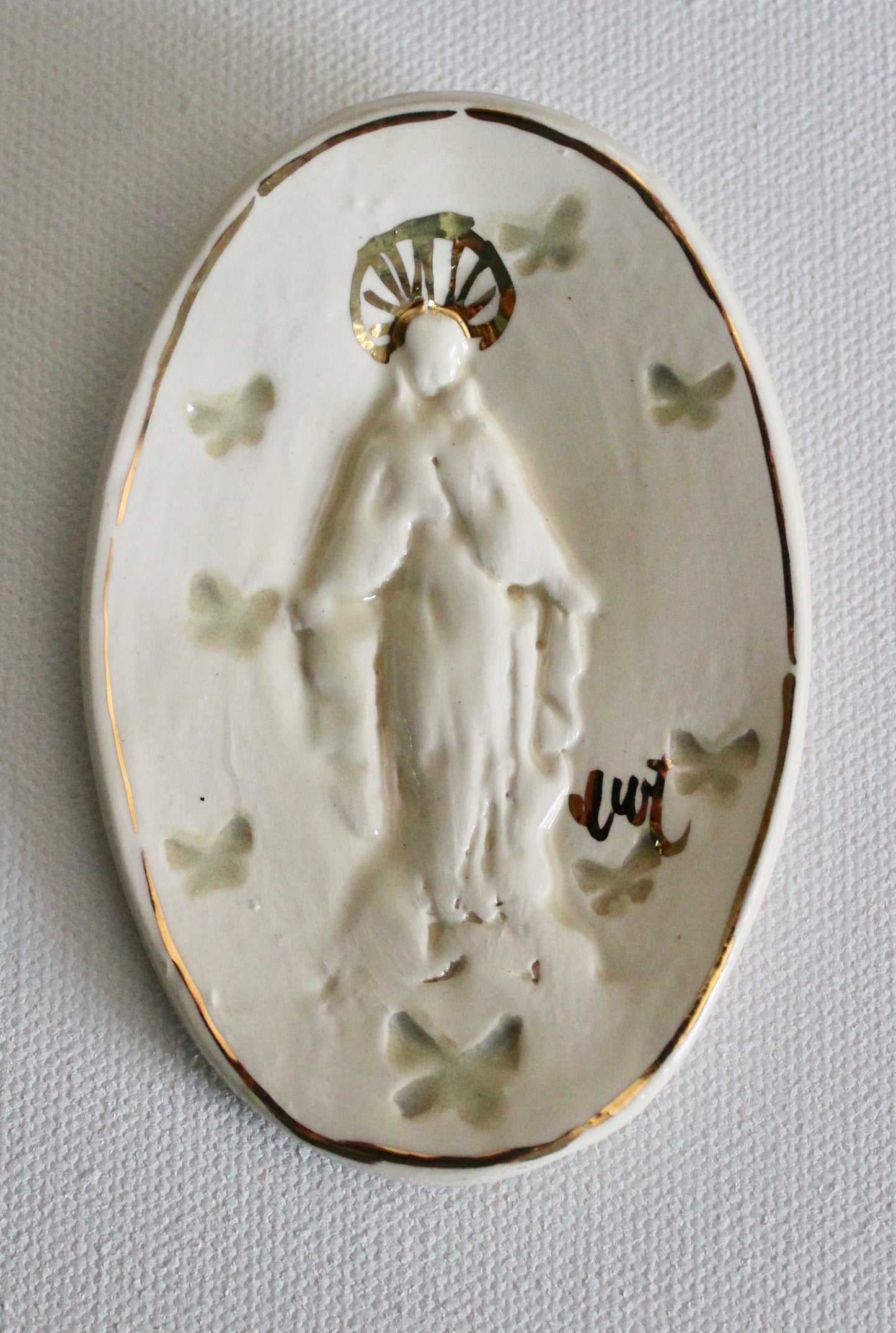 Cameo - Cream with Butterflies