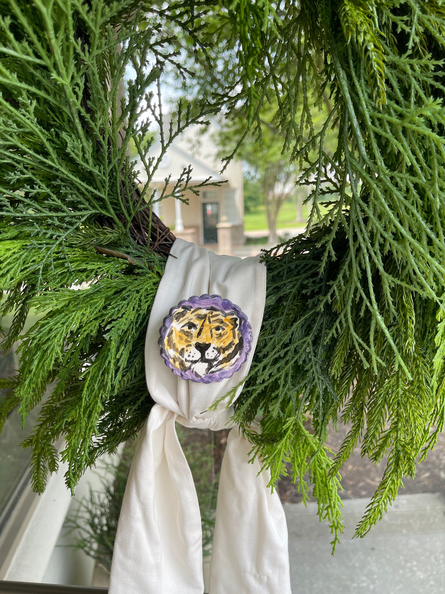 Tiger Wreath Pin