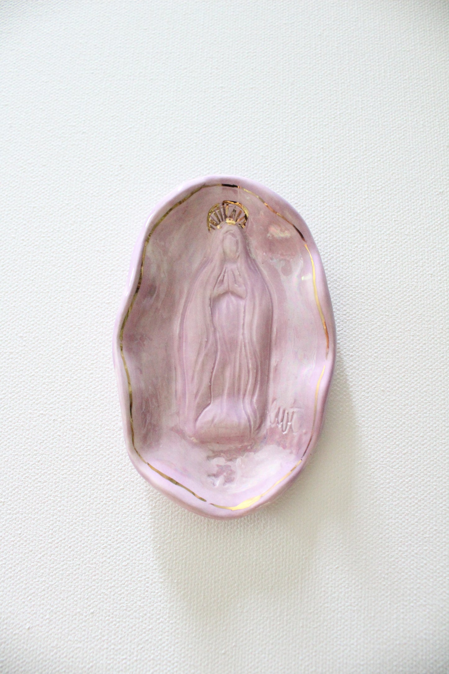 Wavy Lilac Mary Cameo