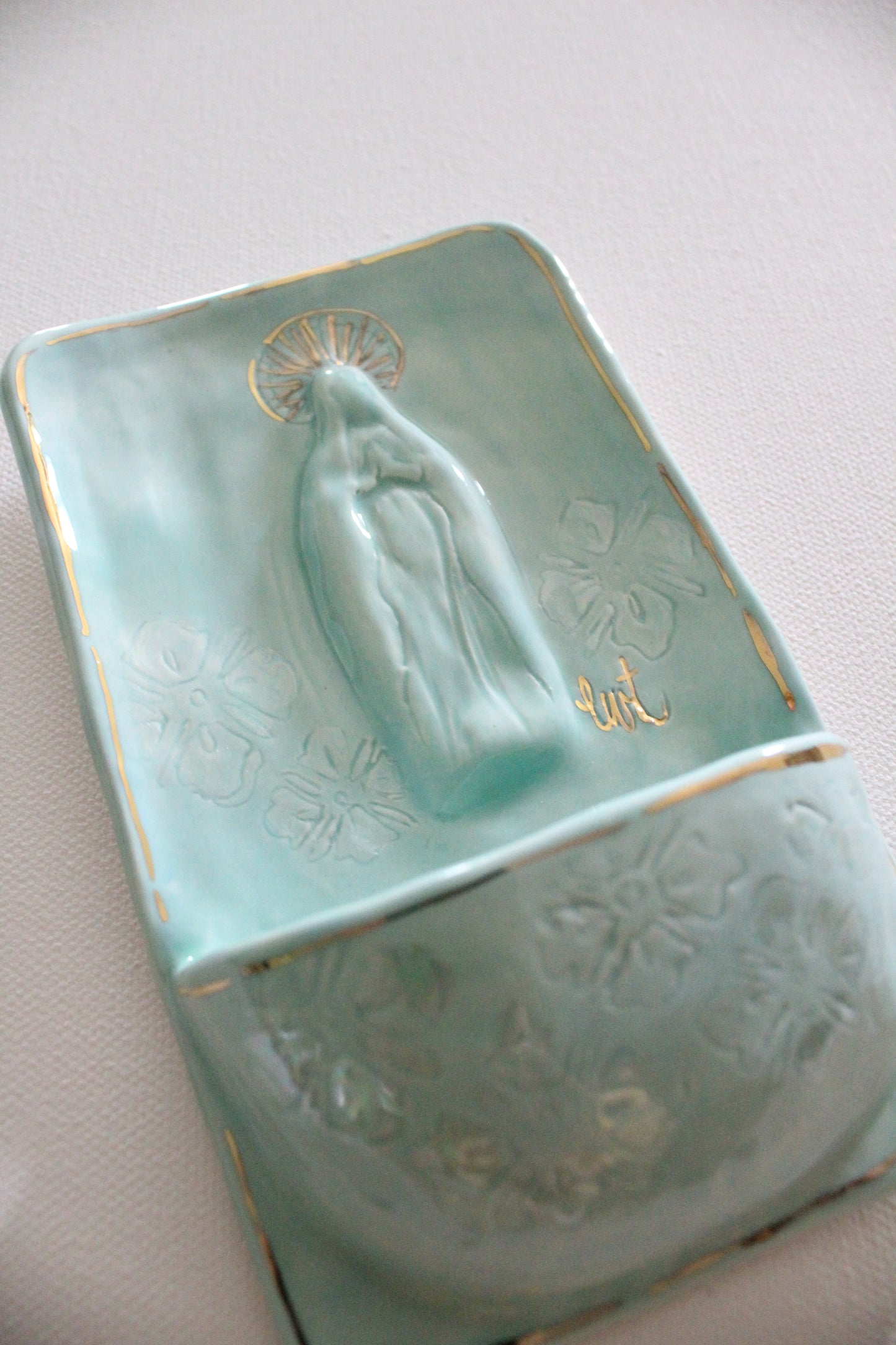 Blue Font with Pearly Flowers, Large