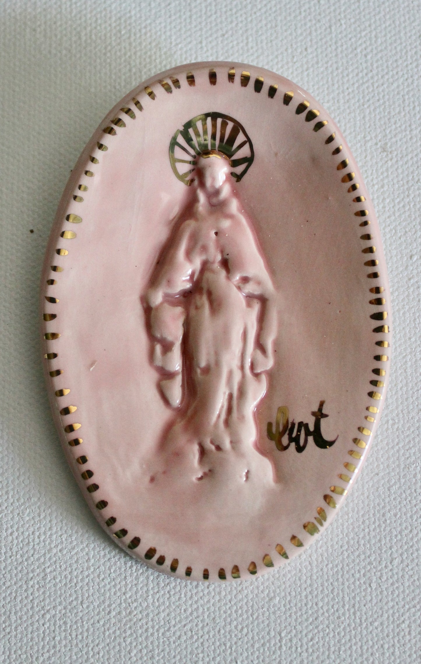 Cameo - Pink with Dashed Gold Accent